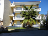 Vila Adam 2, Polihrono