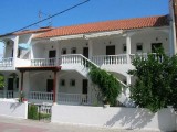 Vila Nikos, Polihrono