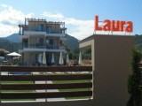 Kuća Laura, Sarti
