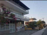 Vila Giannis Lux, Nei Pori