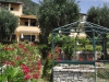 pogled-iz-baste-na-apts